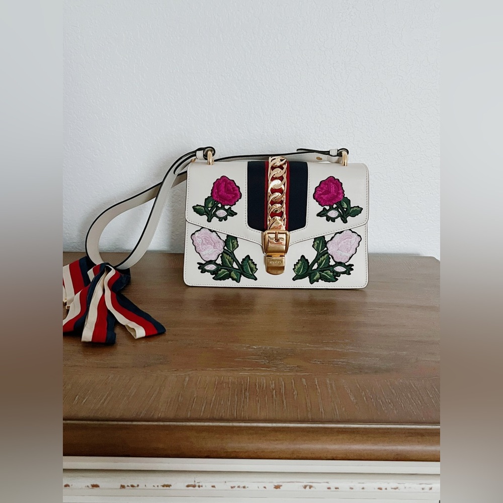 Pre owned Gucci Sylvia flower limited edition bag